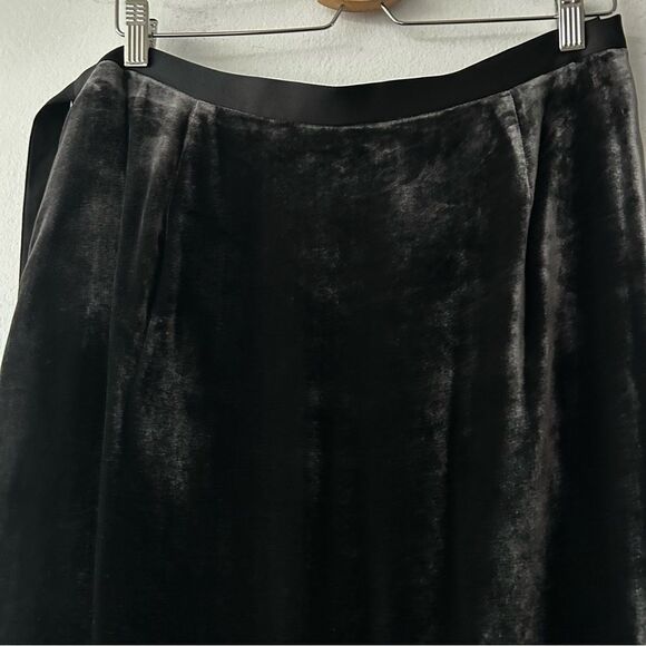 Banana republic Elegant Black Velvet Skirt - Picture 6 of 13